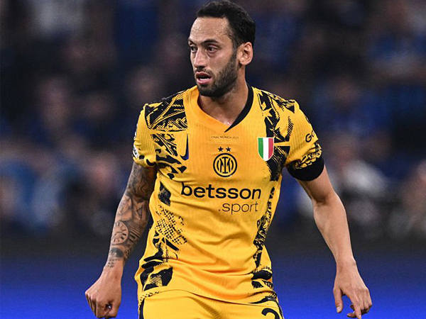 Hakan Calhanoglu