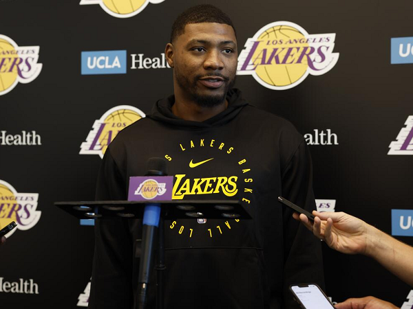 Rob Pelinka ingin lihat Marcus Smart jadi leader tim.