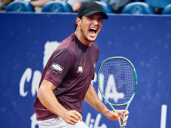 Beraksi Di Umag, Luciano Darderi Kembali Naik Podium Juara