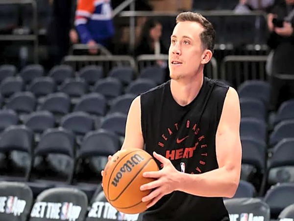 Duncan Robinson Salut dengan Atmosfir di Pistons
