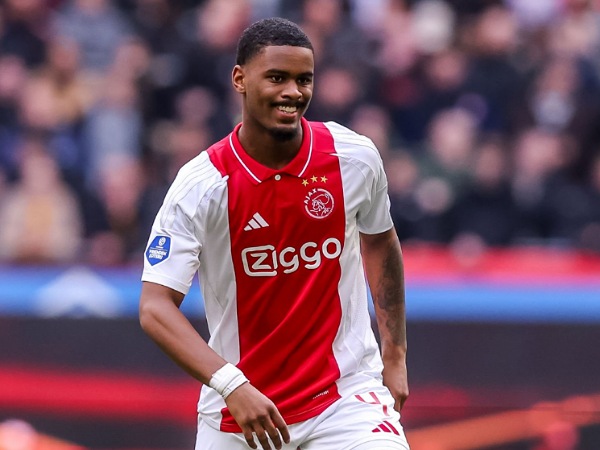 Jorrel Hato segera bergabung dengan Chelsea