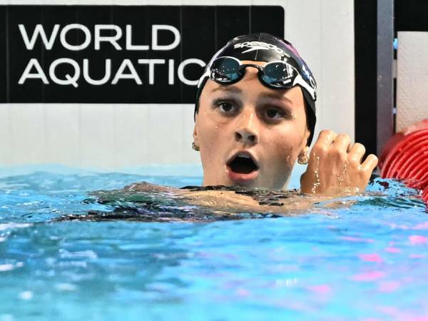 Summer McIntosh sukses meraih emas pertama dari target lima medali emas di Kejuaraan Dunia Renang 2025. (Foto: AP)