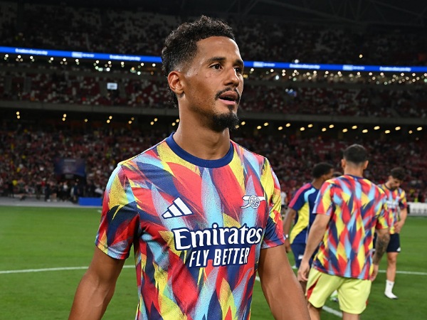 Bek Arsenal, William Saliba