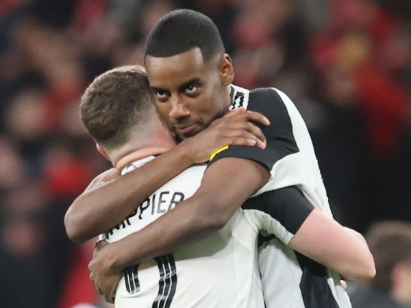 Kieran Trippier dan striker Newcastle, Alexander Isak