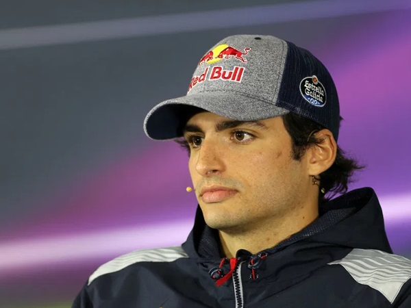 Carlos Sainz Ungkap Bagaimana Akademi Red Bull Perkuat Mental