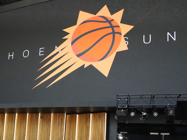 Gene Traylor, mantan direktur keamanan, keselamatan, dan manajemen risiko, saat ini menggugat Phoenix Suns atas diskriminasi, pelecehan, dan pembalasan. (Foto: AP)