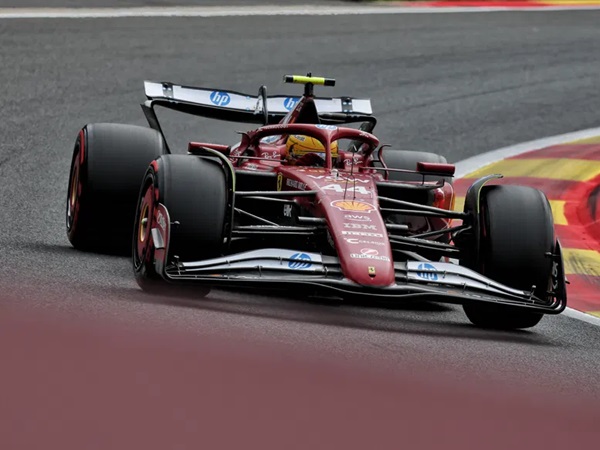 Lewis Hamilton Diminta Jalin Hubungan dengan Petinggi Ferrari