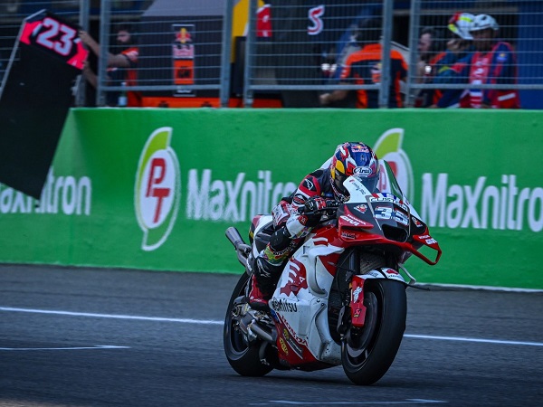 Takaaki Nakagami beberkan penyebab kesulitan Somkiat Chantra beradaptasi di MotoGP.