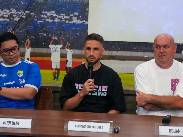 Gelandang Persib, Luciano Guaycochea