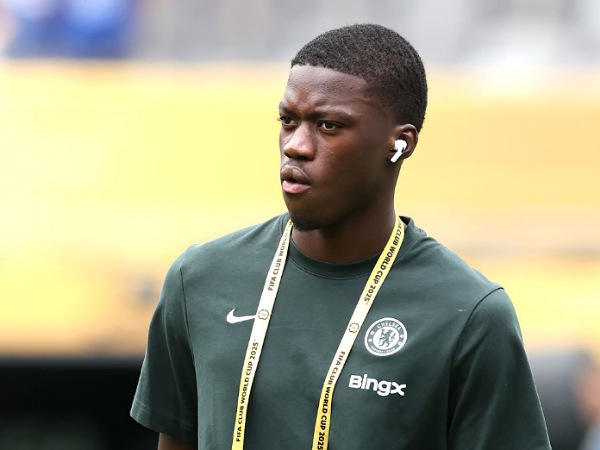 Chelsea awalnya merekrut Mamadou Sarr dari Strasbourg. (Foto: Elsa - FIFA/FIFA via Getty Images)