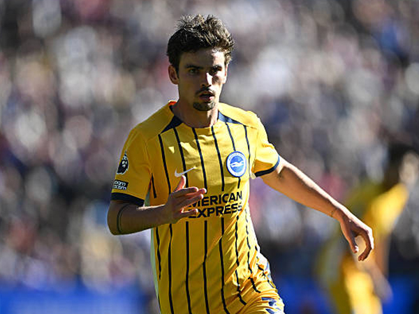 Tunggu Penjualan Douglas Luiz, Juventus Pantau Situasi Matt O'Riley