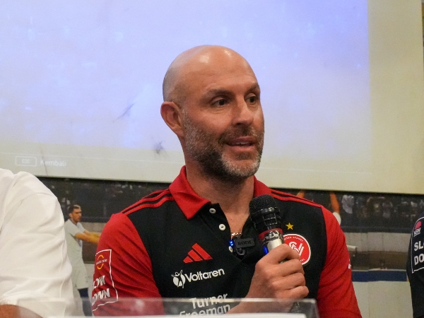 Asisten pelatih Western Sydney Wanderers, Nahuel Arrarte