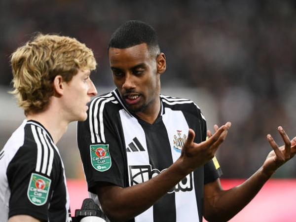Anthony Gordon Pahami Dilema Alexander Isak Soal Transfer ke Liverpool