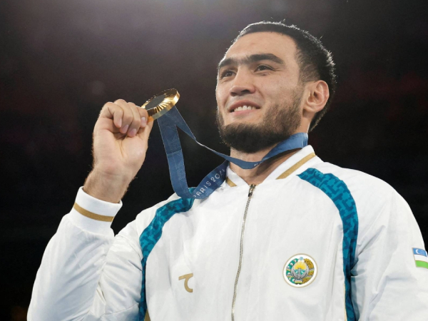 Lazizbek Mullojonov meraih medali emas Olimpiade di divisi berat (92kg) pada Olimpiade Paris 2024. (Foto: Fight TV)