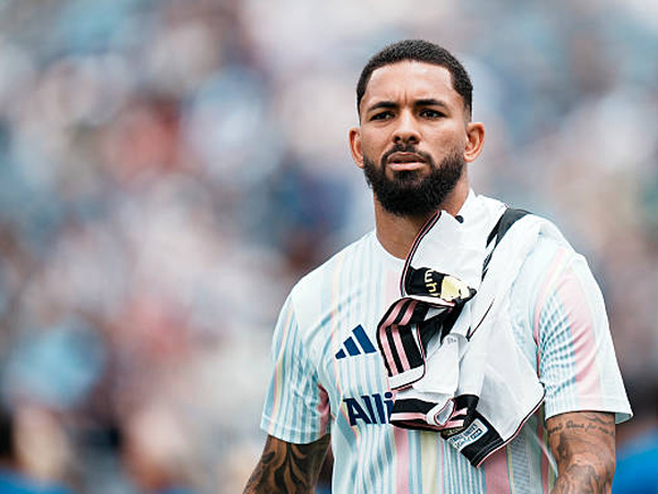 Kepentingan Agen Ganggu Kepindahan Douglas Luiz dari Juventus