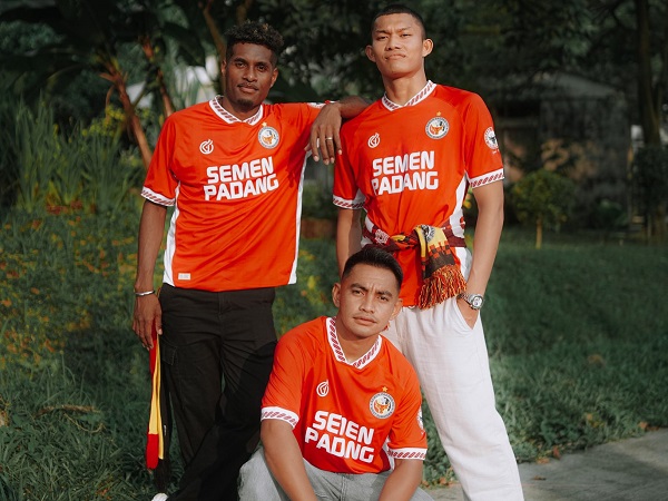 Jersey home Semen Padang FC untuk musim baru diperkenalkan