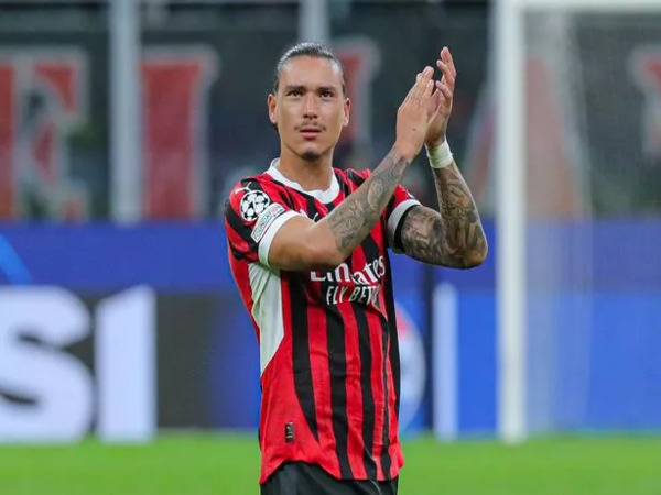Laporan terbaru di Italia mengabarkan jika Darwin Nunez sekarang menjadi target nomor satu AC Milan di bursa transfer musim panas kali ini / via Getty Images