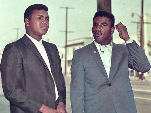 Rahaman Ali (kanan) dan Muhammad Ali. (Foto: Fight TV)