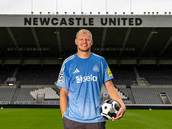 Reuni dengan Eddie Howe Jadi Alasan Utama Aaron Ramsdale Gabung Newcastle