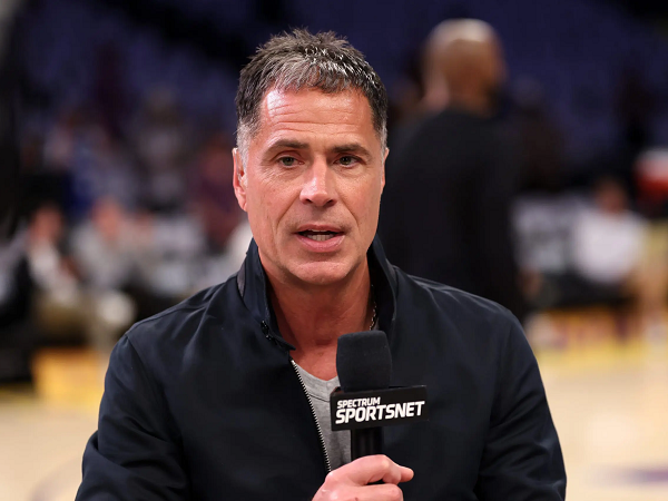 Rob Pelinka terus berusaha tambah kekuatan L.A Lakers.
