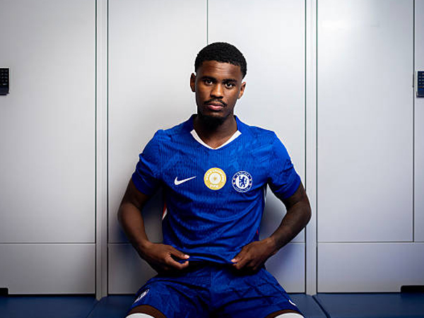 Antusiasme Fans Chelsea Sambut Kedatangan Jorrel Hato