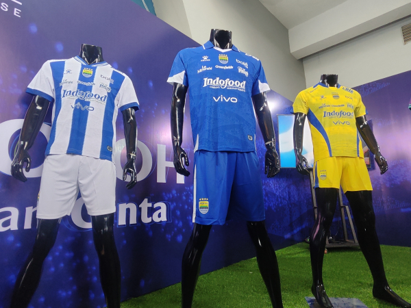 Persib rilis tiga desain jersey terbaru produksi apparel Kelme