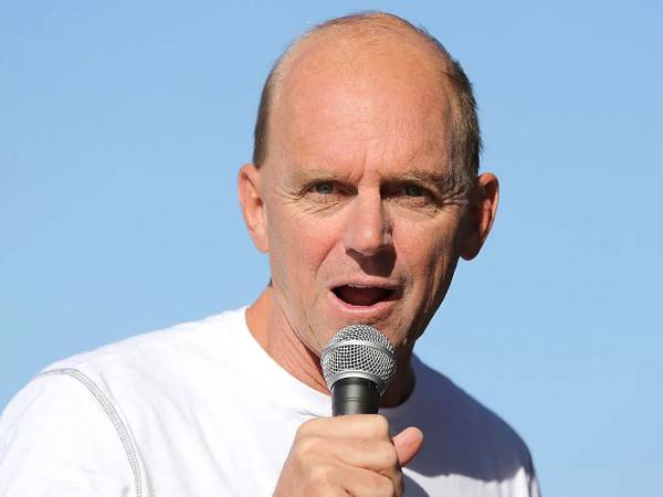 Rowdy Gaines juga menyoroti pergeseran yang lebih luas dalam renang global, dengan bintang-bintang seperti Leon Marchand dari Prancis dan Summer McIntosh dari Kanada. (Foto: AP)