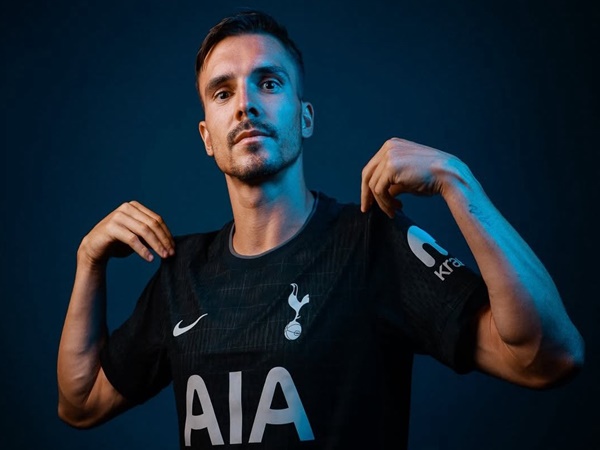 Gelandang Tottenham