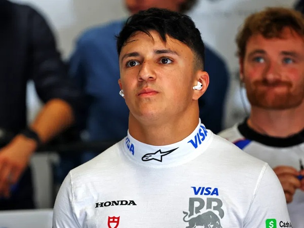 Isack Hadjar, Lewis Hamilton