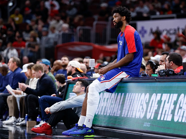 Joel Embiid tak kunjung membaik dari permasalahan lututnya.
