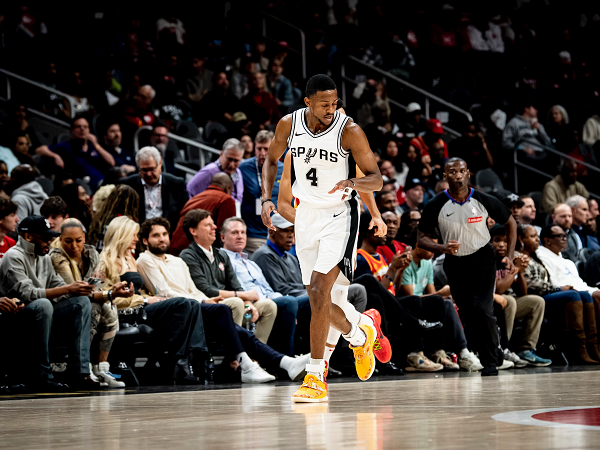 De'Aaron Fox teken kontrak baru bersama San Antonio Spurs.