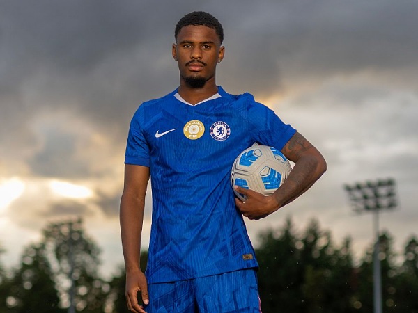 Bek baru Chelsea, Jorrel Hato, sangat dikagumi oleh Arsenal