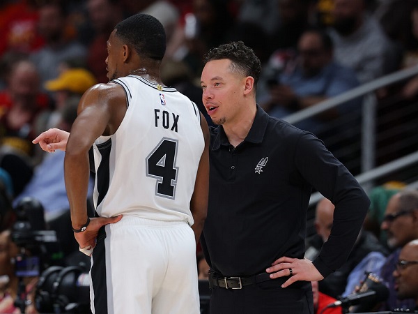 De'Aaron Fox senang bisa memperpanjang kontrak dengan Spurs.