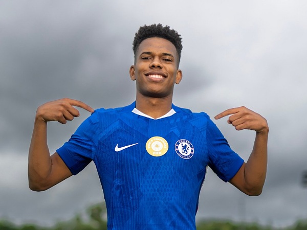 Estevao Willian diperkenalkan sebagai pemain Chelsea