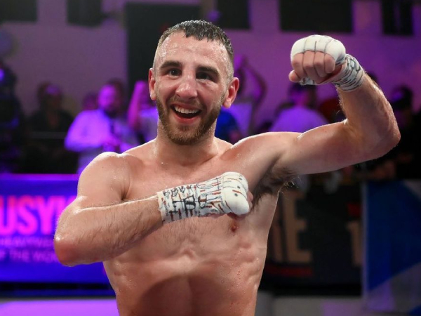 Nathaniel Collins mengukuhkan posisinya sebagai petinju kelas bulu peringkat 1 WBC. (Foto: Fight TV)