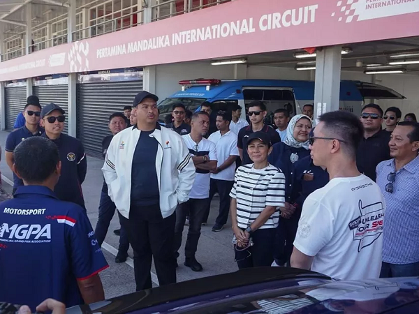 Dito Ariotedjo tinjau kesiapan Sirkuit Mandalika untuk gelar MotoGP Indonesia 2025.