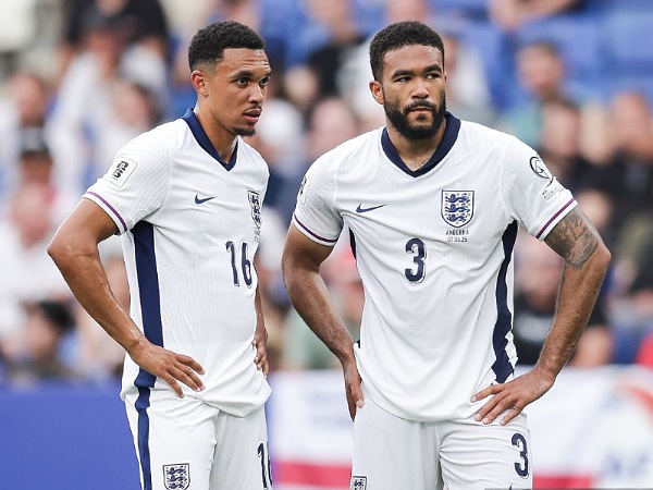 Trent Alexander-Arnold dan Reece James dalam seragam timnas Inggris