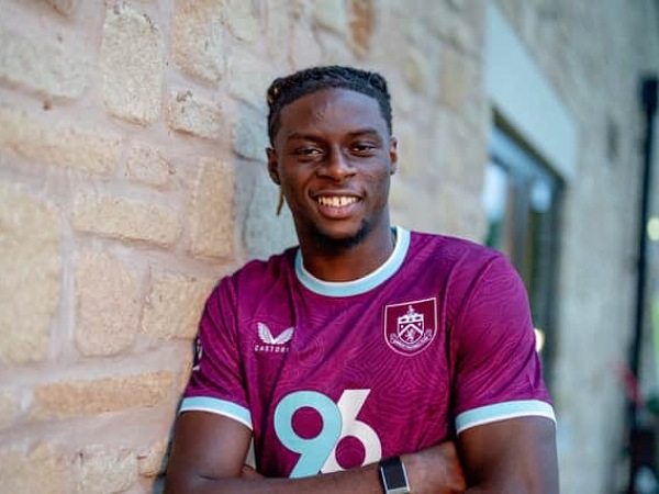 Lesley Ugochukwu bergabung dengan Burnley dari Chelsea