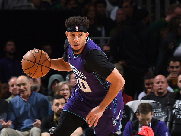 Seth Curry ungkap pengalaman unik dapat trash talk dari Draymond Green.