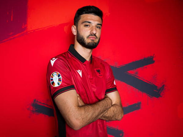 Armando Broja Resmi Jadi Rekrutan Kesembilan Burnley Musim Panas Ini