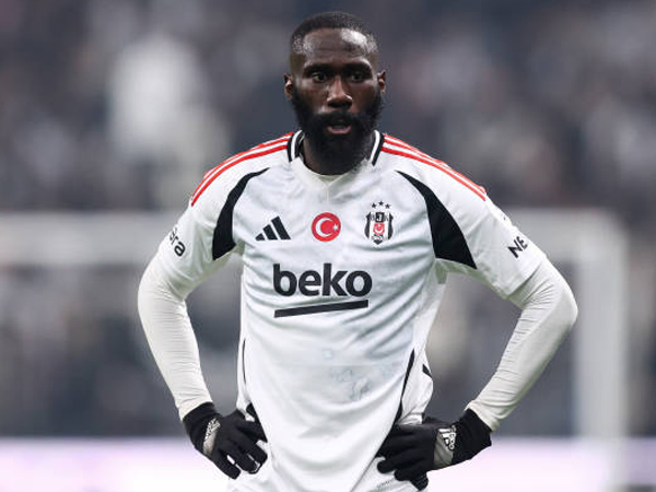 Perkuat Lini Belakang, Sunderland Segera Datangkan Arthur Masuaku