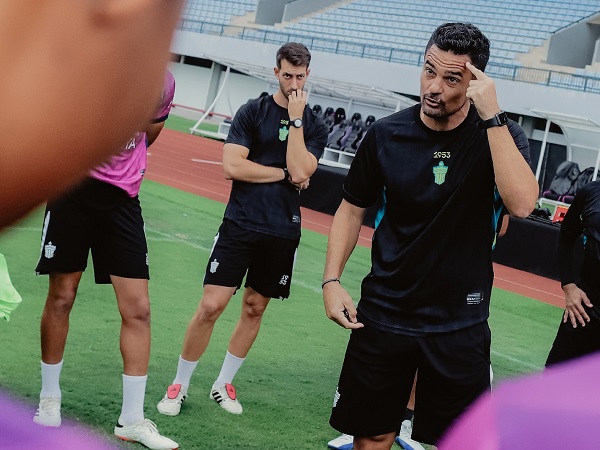 Pelatih Persita Tangerang, Carlos Pena