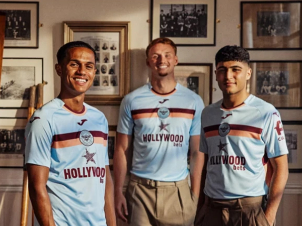 Terinspirasi Sejarah 1889, Brentford Rilis Jersey Ketiga Musim Ini