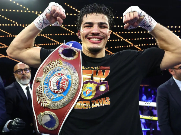 Xander Zayas memilih Ortiz di atas bintang-bintang lain di divisi tersebut seperti Jaron “Boots” Ennis dan Sebastian Fundora. (Foto: Fight TV)