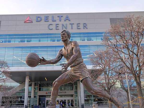 Komedian Ini Curhat Mimpinya Pernah Dibunuh John Stockton