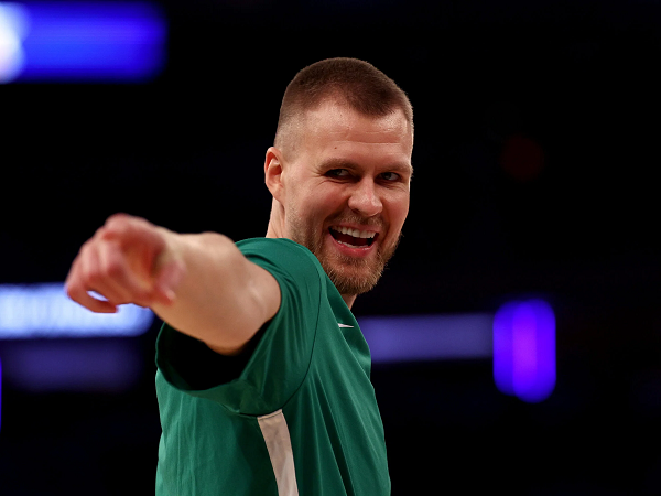 Kristaps Porzingis senang bisa memperkuat Hawks.