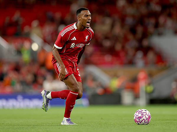 Arne Slot Jelaskan Alasan Ryan Gravenberch Absen di Community Shield
