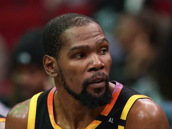 Ime Udoka berharap Kevin Durant bisa jadi role model bagi pemain muda Houston Rockets.