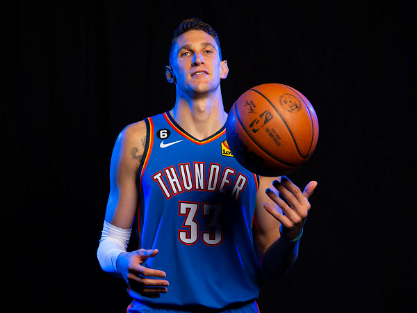 Mike Muscala gabung dengan tim kepelatihan Phoenix Suns.