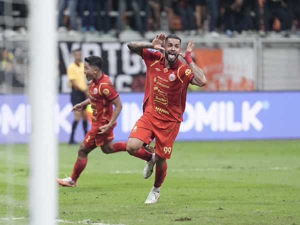Penyerang Persija Jakarta, Maxwell Souza merayakan gol ke gawang Persita Tangerang